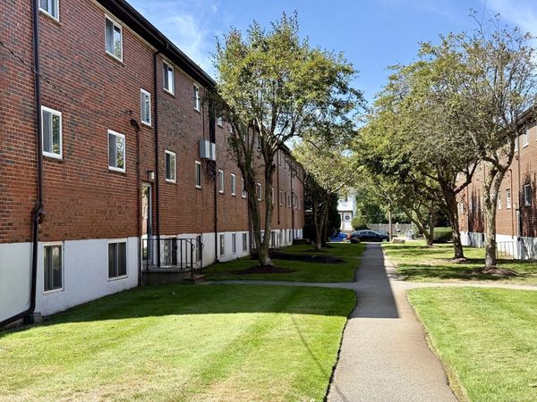 40 Bryon St, Unit 4, Boston, MA 02467