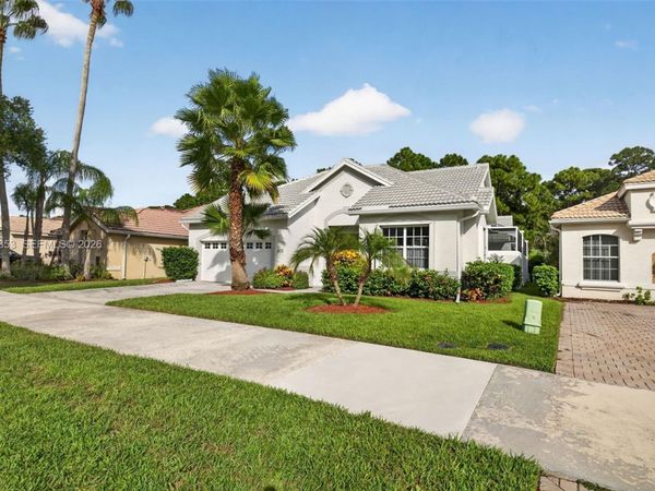 619 SW Lake Charles Cir , Port St. Lucie, FL 34986