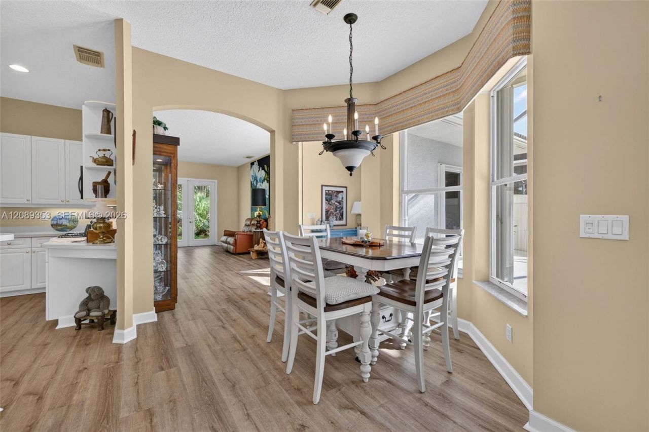 619 SW Lake Charles Cir, Port Saint Lucie, FL 34986 Photo