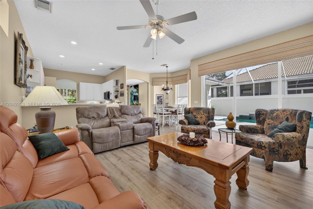 619 SW Lake Charles Cir, Port Saint Lucie, FL 34986 Photo