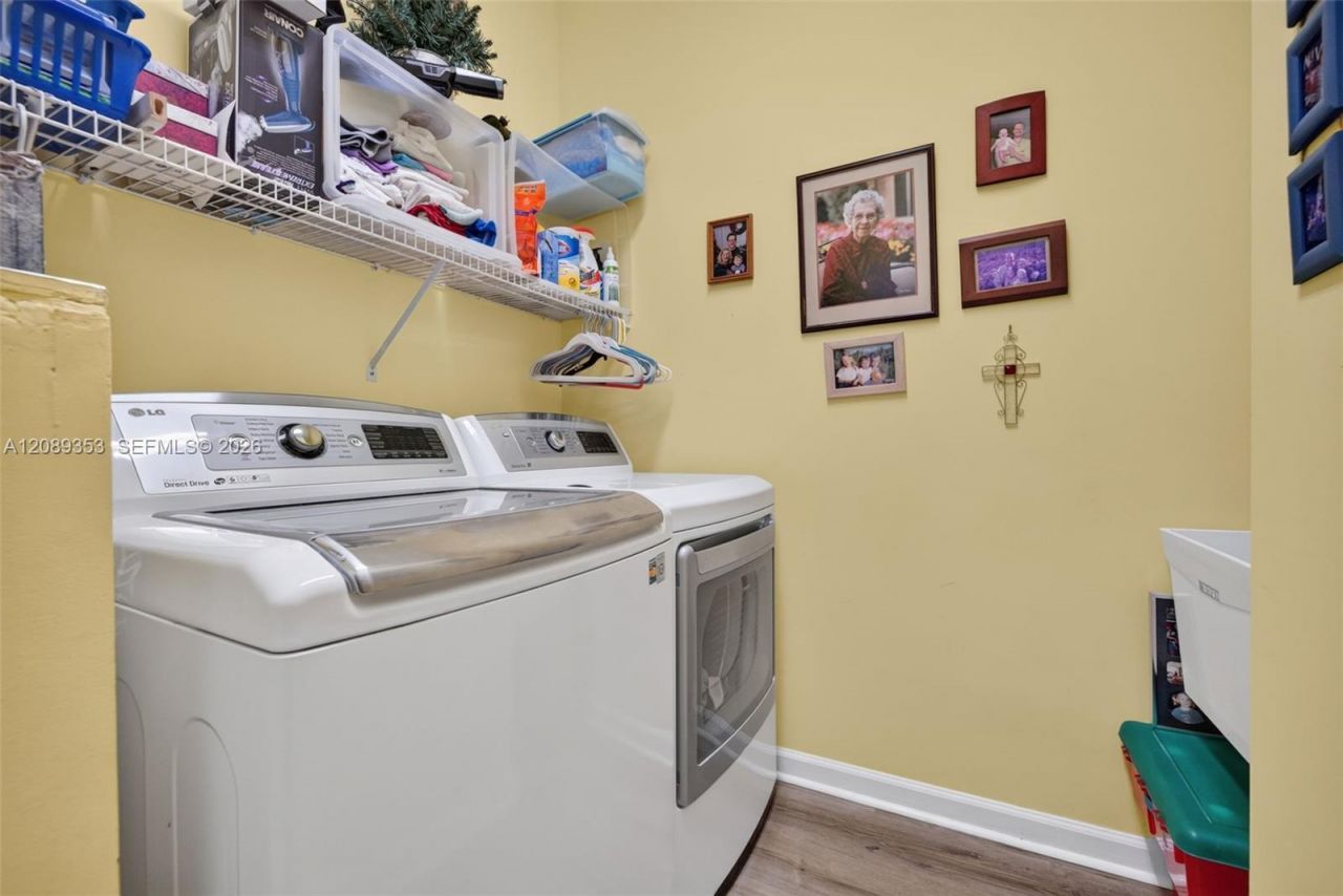 619 SW Lake Charles Cir, Port Saint Lucie, FL 34986 Photo