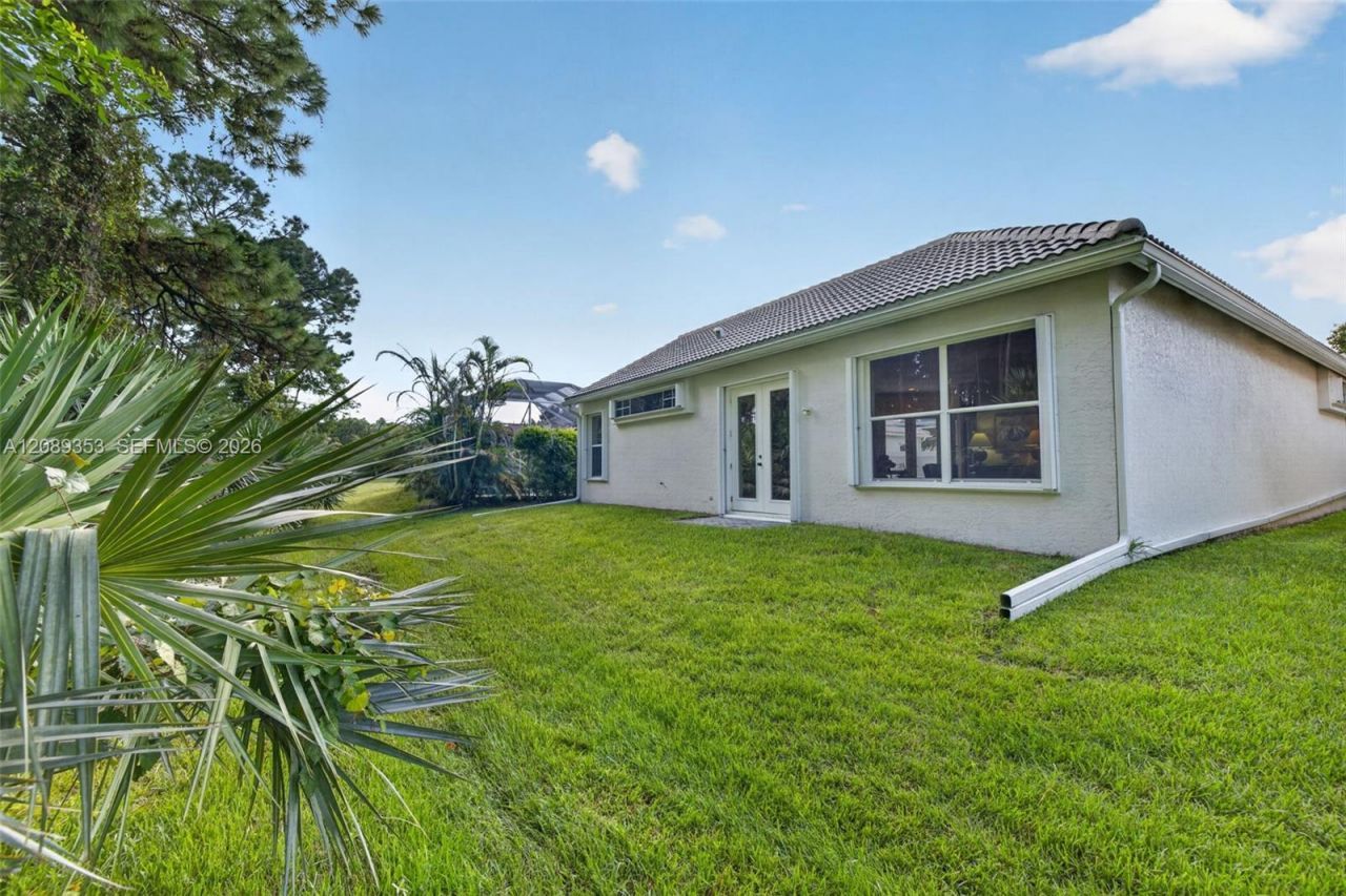619 SW Lake Charles Cir, Port Saint Lucie, FL 34986 Photo