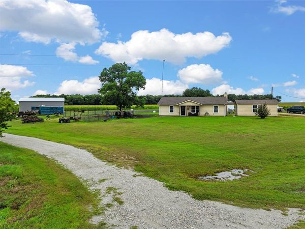 2851 Fm 339, Mount Calm, TX 76673