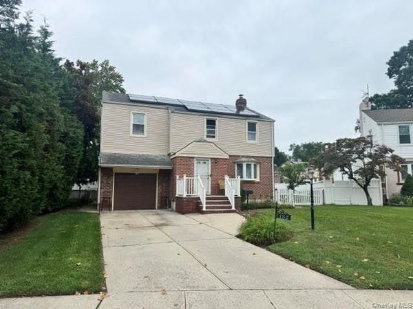 132 Nassau Street , Elmont, NY 11003