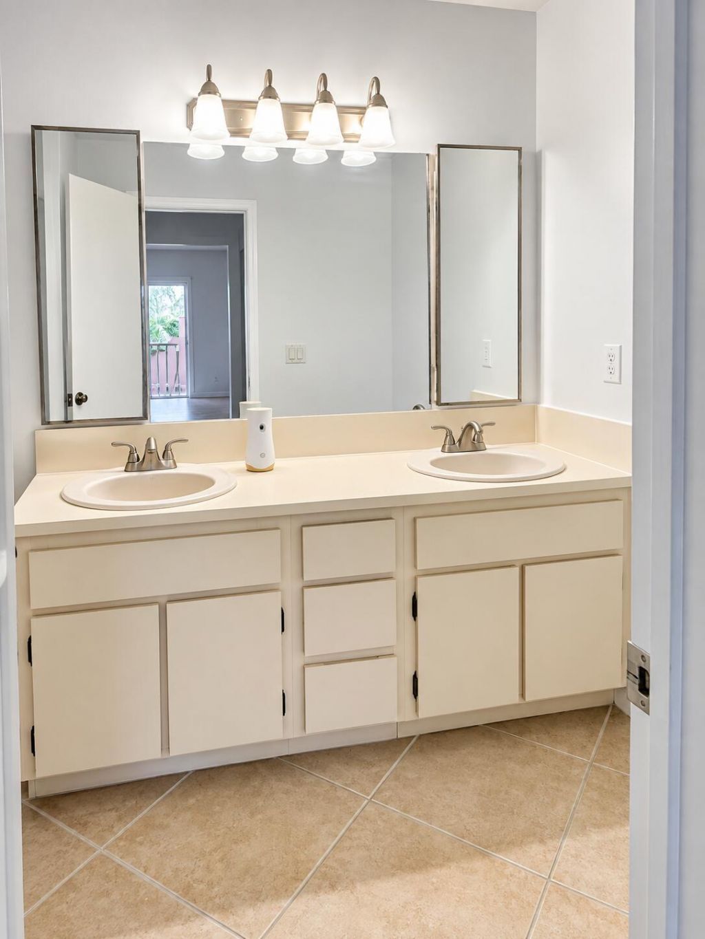 283 Springdale Circle, Unit 28C, Palm Springs, FL 33461 Photo