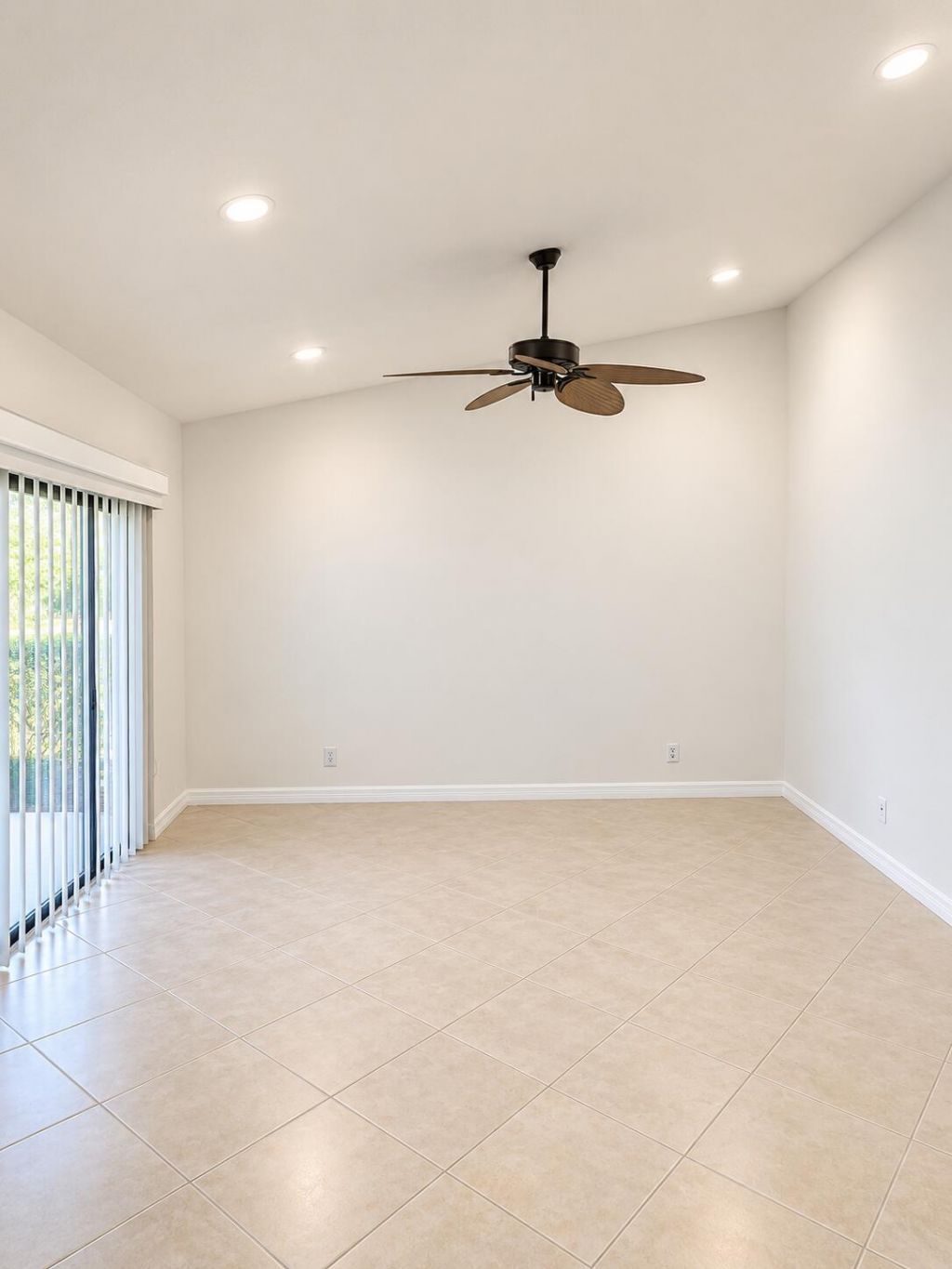 283 Springdale Circle, Unit 28C, Palm Springs, FL 33461 Photo
