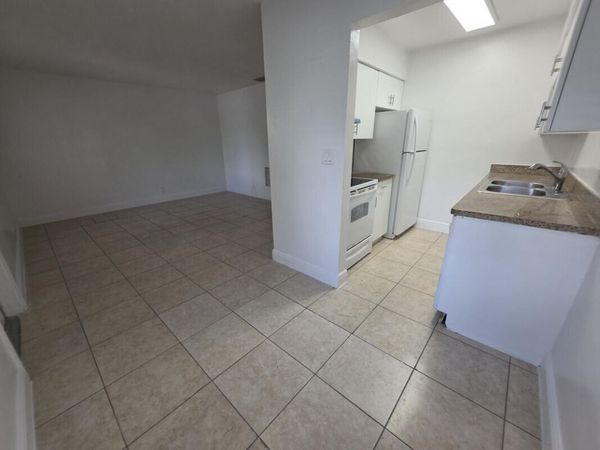 75 SW 10th Street, Unit 202, Fort Lauderdale, FL 33315