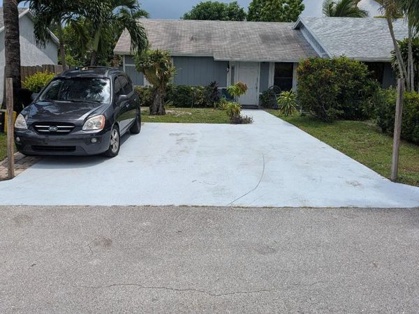 3848 Parkside Circle, Palm Springs, FL 33461