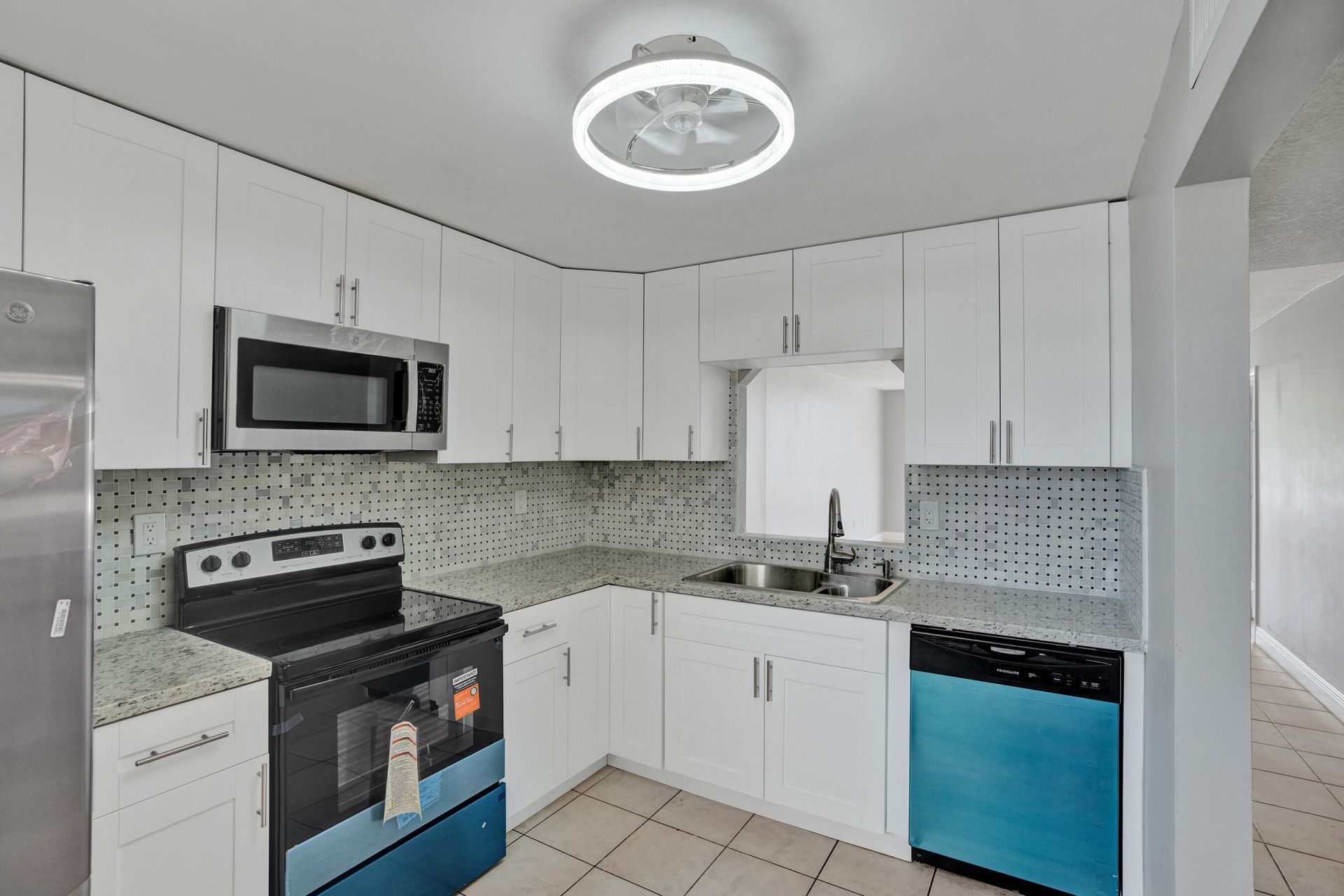 7601 Byron Avenue, Unit 3C, Miami Beach, FL 33141 Photo