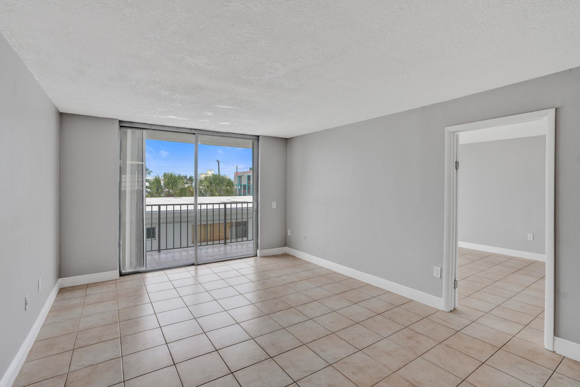 7601 Byron Avenue, Unit 3C, Miami Beach, FL 33141 Photo