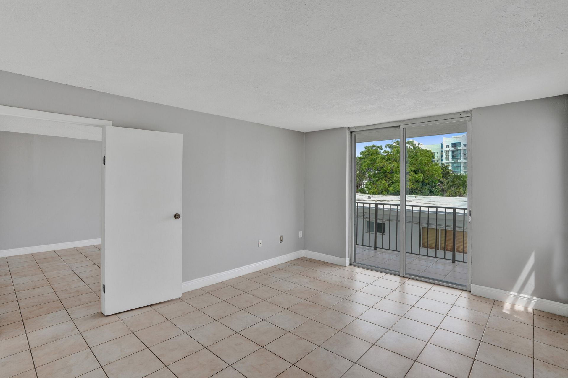 7601 Byron Avenue, Unit 3C, Miami Beach, FL 33141 Photo