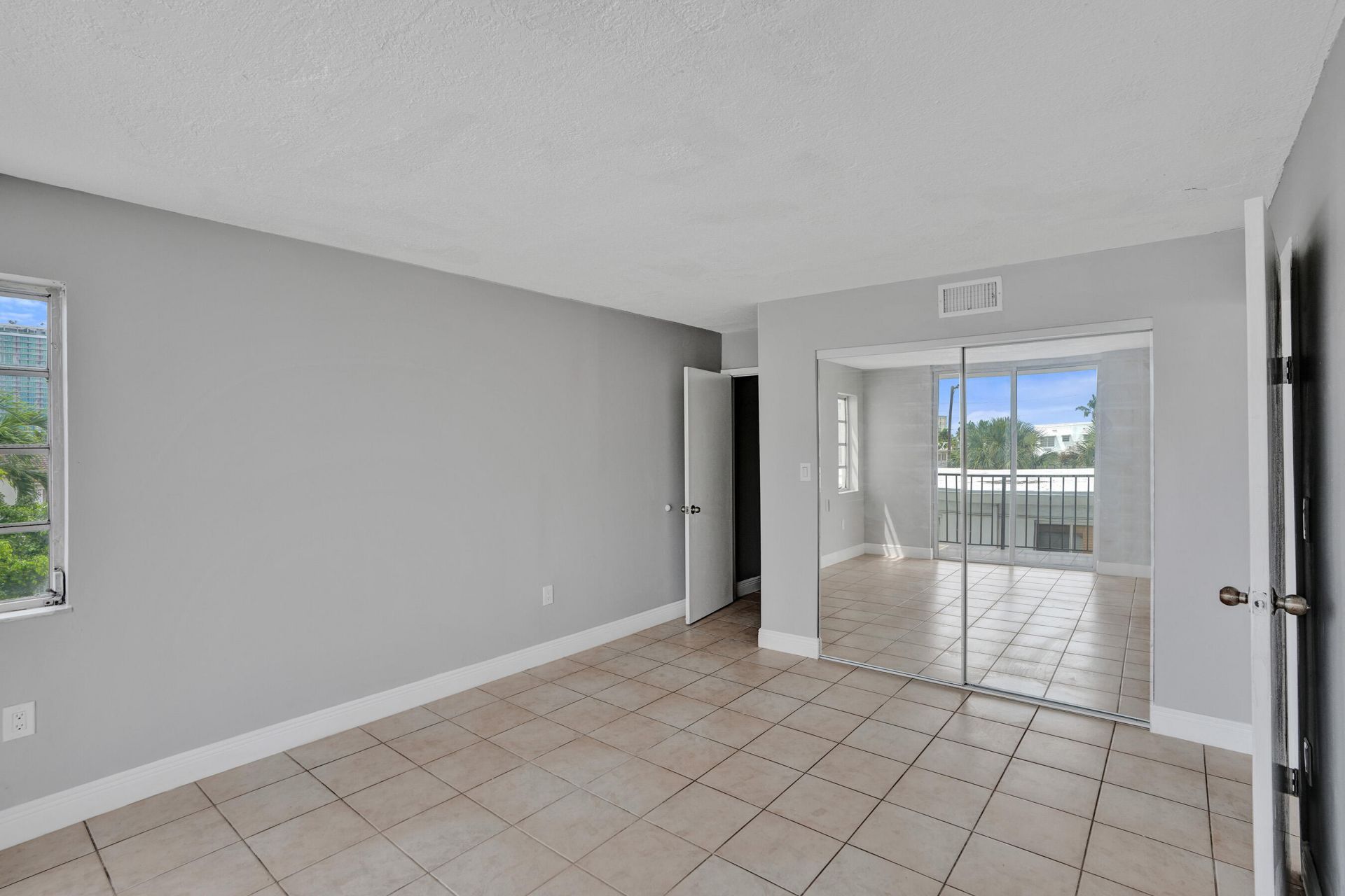 7601 Byron Avenue, Unit 3C, Miami Beach, FL 33141 Photo