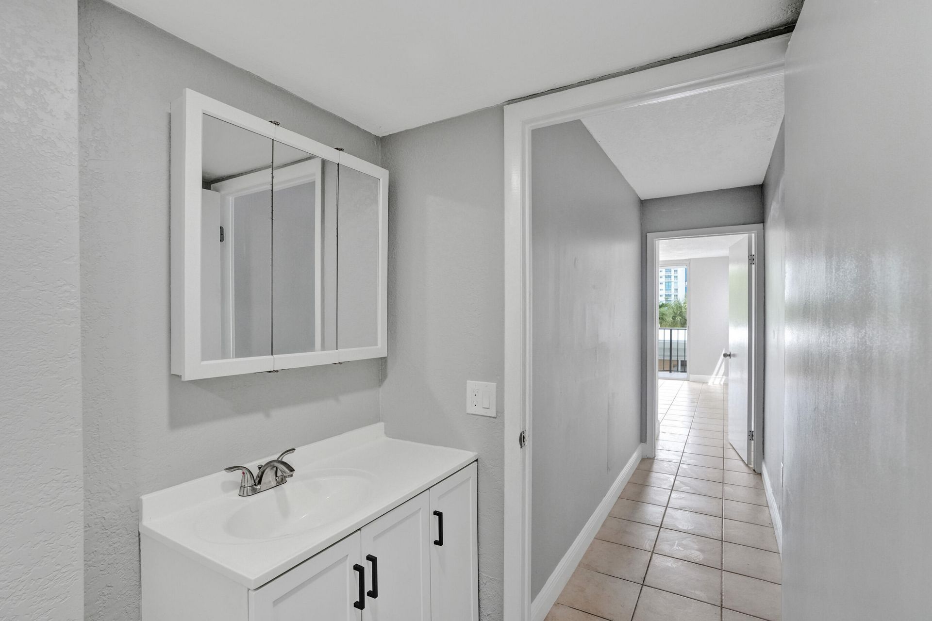 7601 Byron Avenue, Unit 3C, Miami Beach, FL 33141 Photo