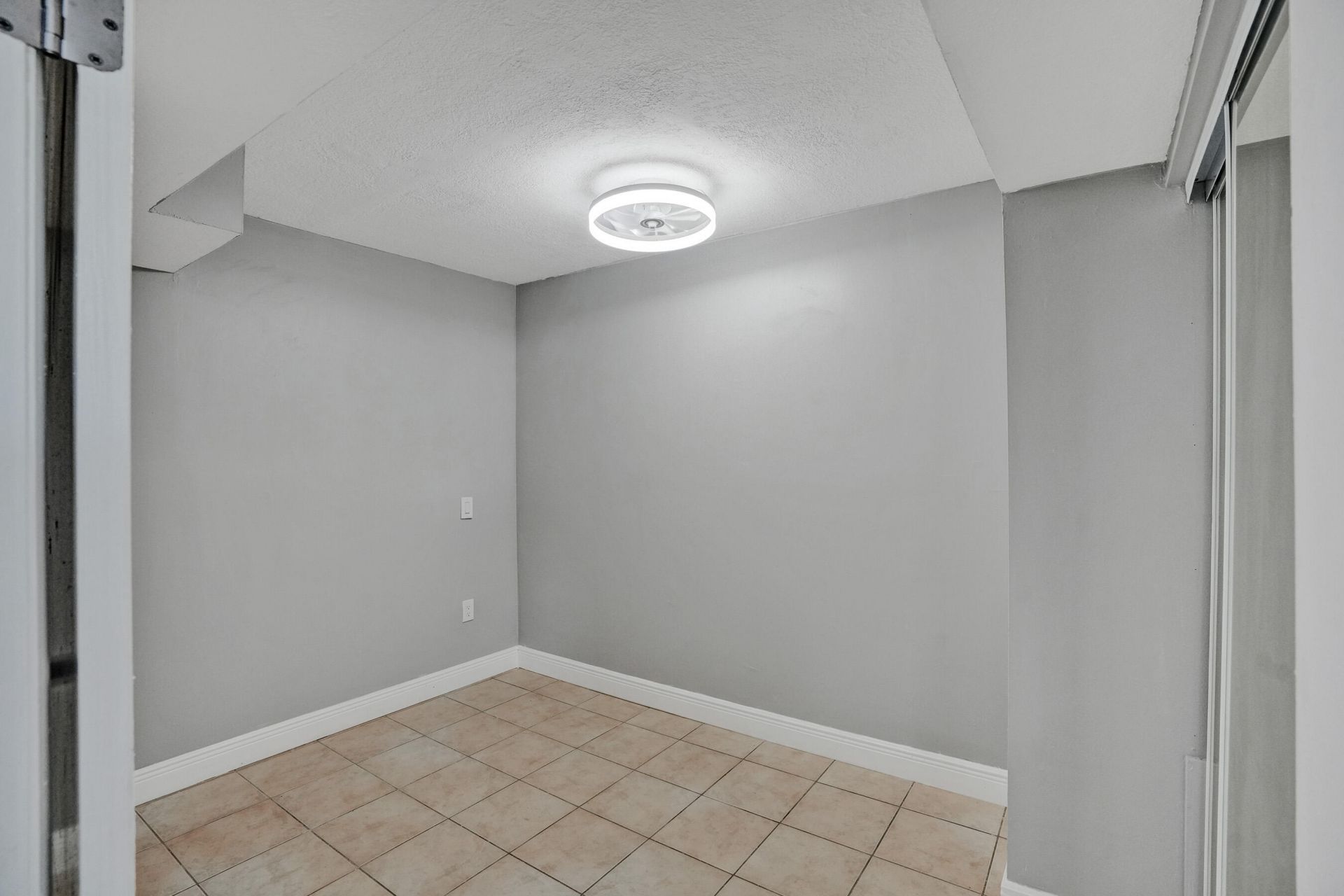 7601 Byron Avenue, Unit 3C, Miami Beach, FL 33141 Photo