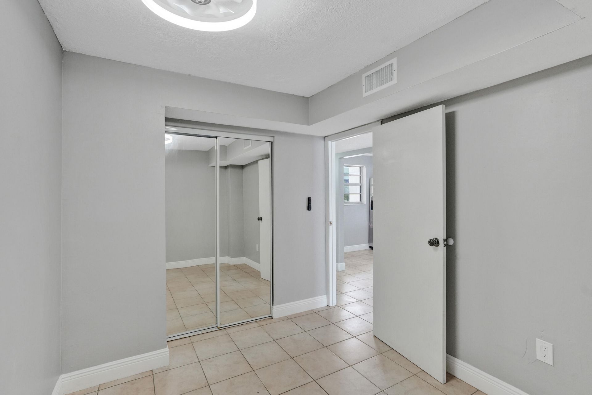 7601 Byron Avenue, Unit 3C, Miami Beach, FL 33141 Photo