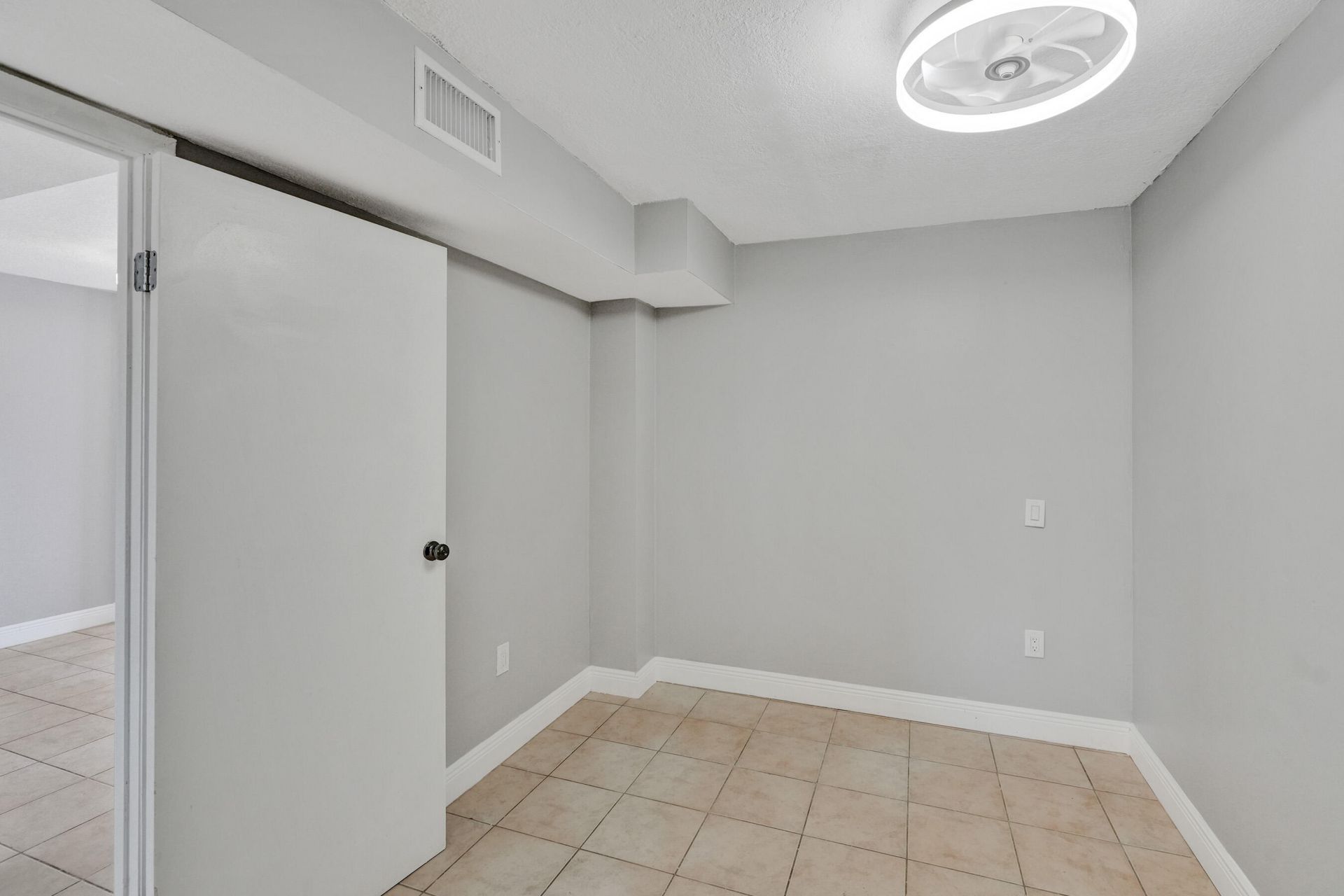 7601 Byron Avenue, Unit 3C, Miami Beach, FL 33141 Photo