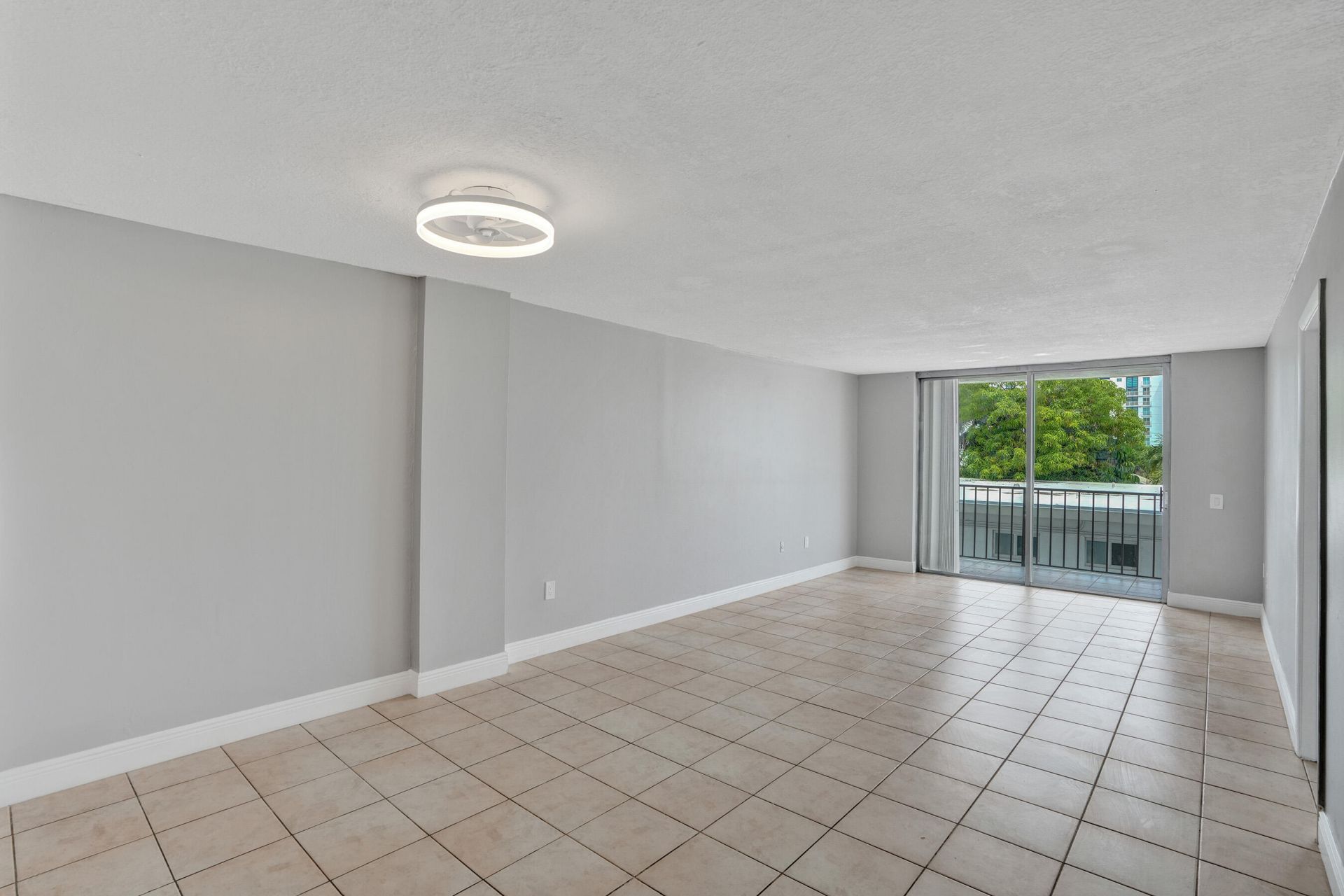 7601 Byron Avenue, Unit 3C, Miami Beach, FL 33141 Photo