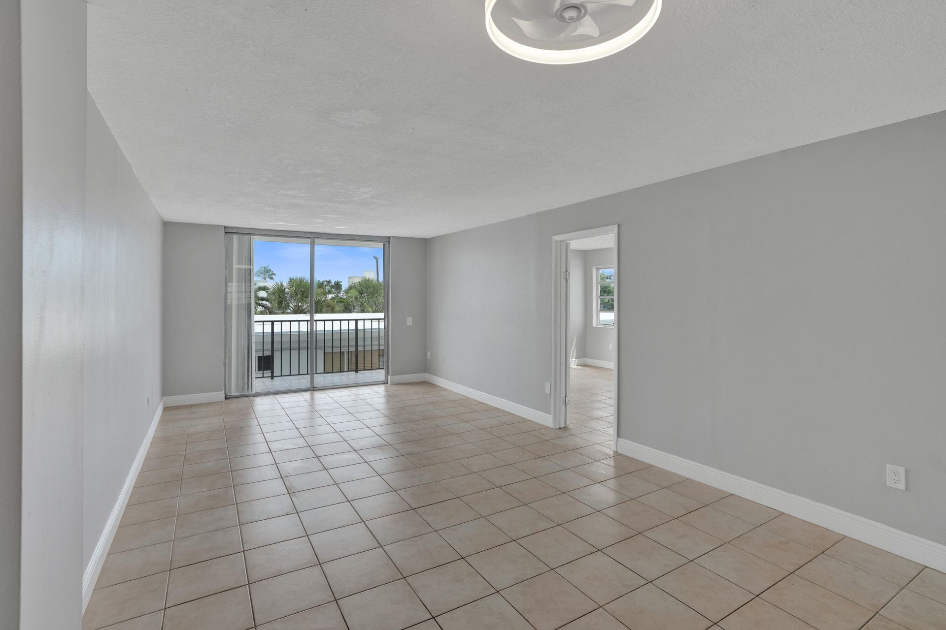 7601 Byron Avenue, Unit 3C, Miami Beach, FL 33141 Photo
