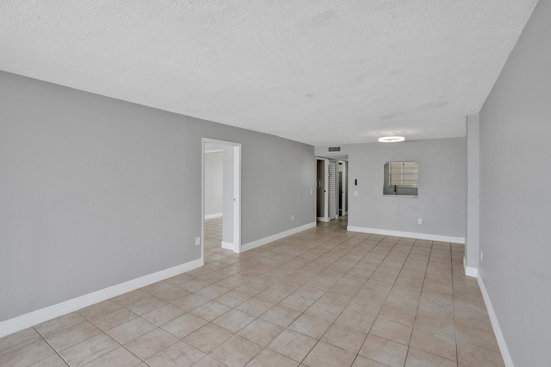7601 Byron Avenue, Unit 3C, Miami Beach, FL 33141 Photo