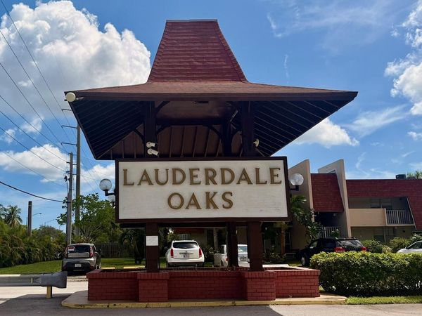 2901 NW 46th Avenue, Unit 405, Lauderdale Lakes, FL 33313