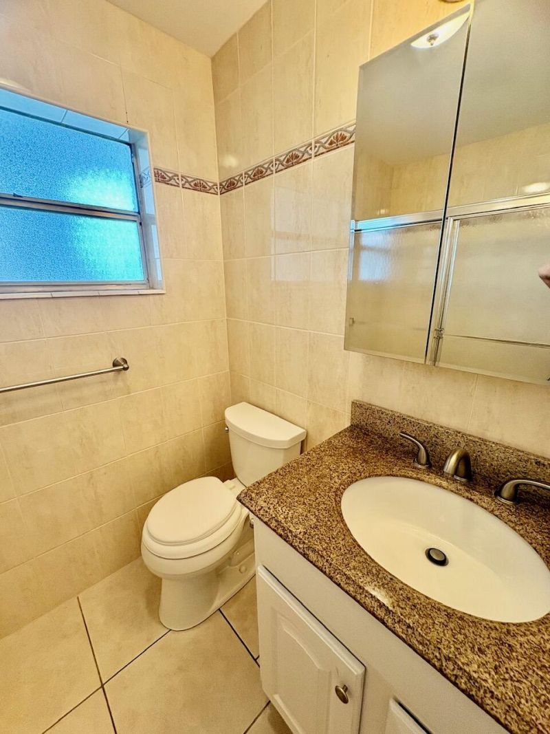 2901 NW 46th Avenue, Unit 405, Lauderdale Lakes, FL 33313 Photo