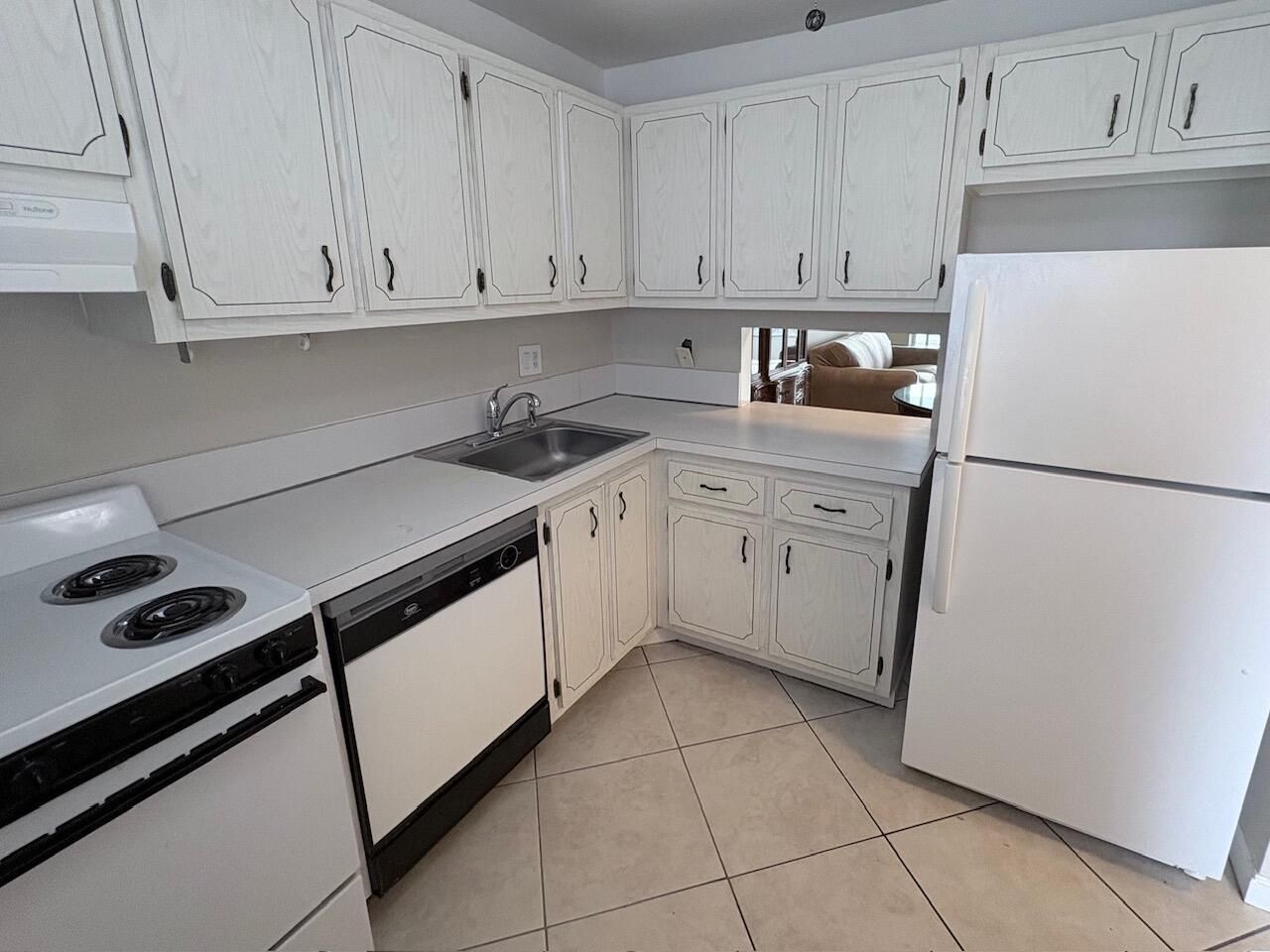 2901 NW 46th Avenue, Unit 405, Lauderdale Lakes, FL 33313 Photo