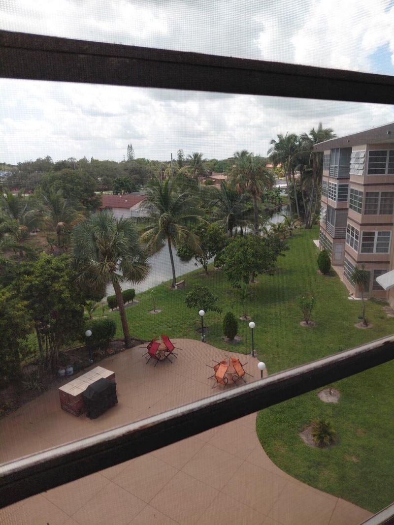 2901 NW 46th Avenue, Unit 405, Lauderdale Lakes, FL 33313 Photo