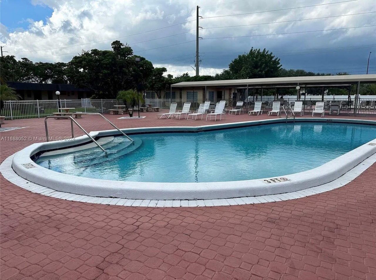 2901 NW 46th Avenue, Unit 405, Lauderdale Lakes, FL 33313 Photo