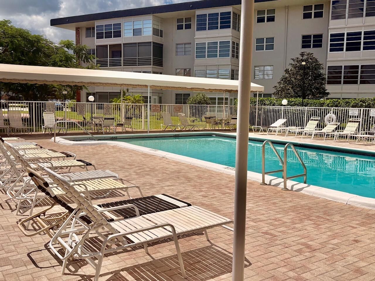 2901 NW 46th Avenue, Unit 405, Lauderdale Lakes, FL 33313 Photo