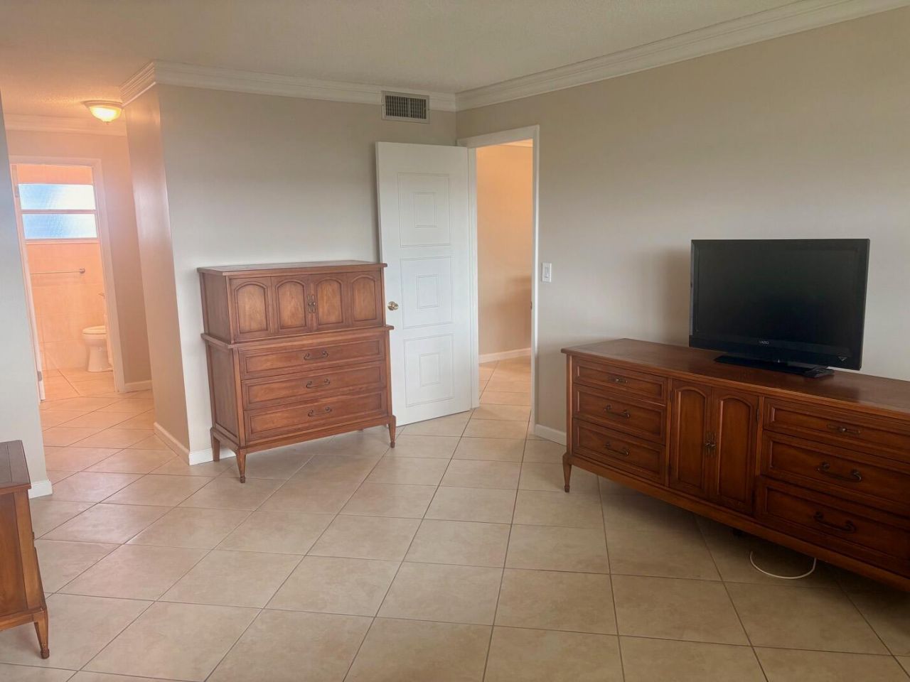 2901 NW 46th Avenue, Unit 405, Lauderdale Lakes, FL 33313 Photo