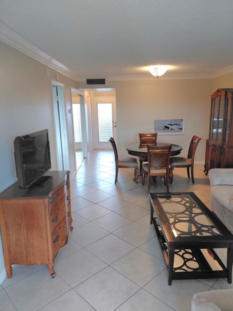 2901 NW 46th Avenue, Unit 405, Lauderdale Lakes, FL 33313 Photo