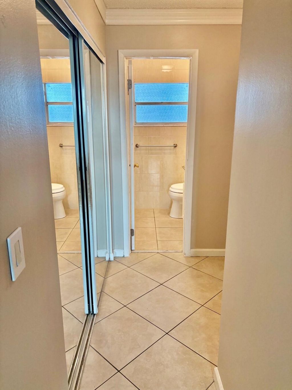 2901 NW 46th Avenue, Unit 405, Lauderdale Lakes, FL 33313 Photo