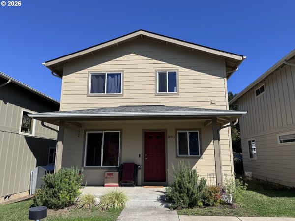 950 ARTHUR AVE, Cottage Grove, OR 97424