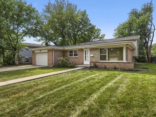 918 S Owen Street , Mount Prospect, IL 60056