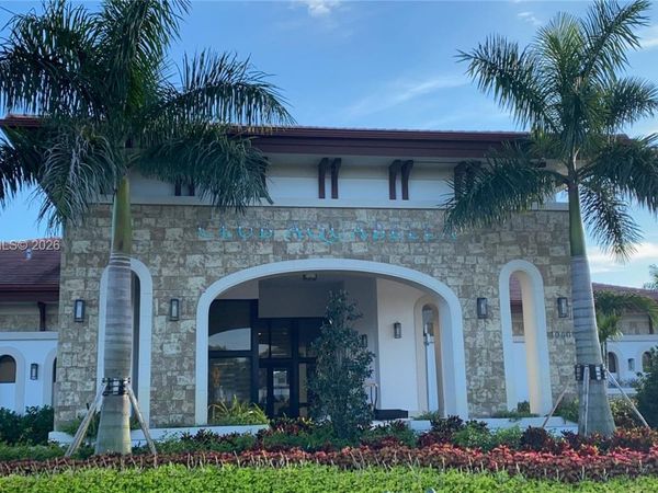 10948 W 32nd Ln, Hialeah, FL 33018
