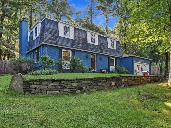 218 Heatherstone Rd, Amherst, MA 01002