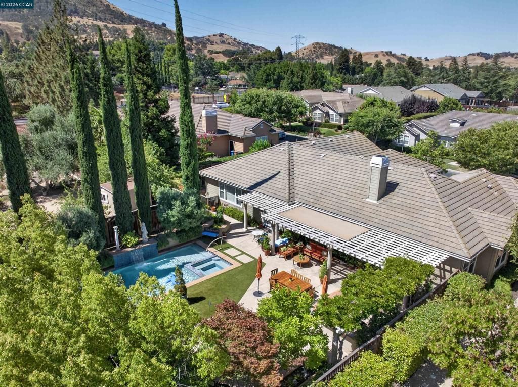 4 Pardi Ln, Clayton, CA 94517 Main Photo