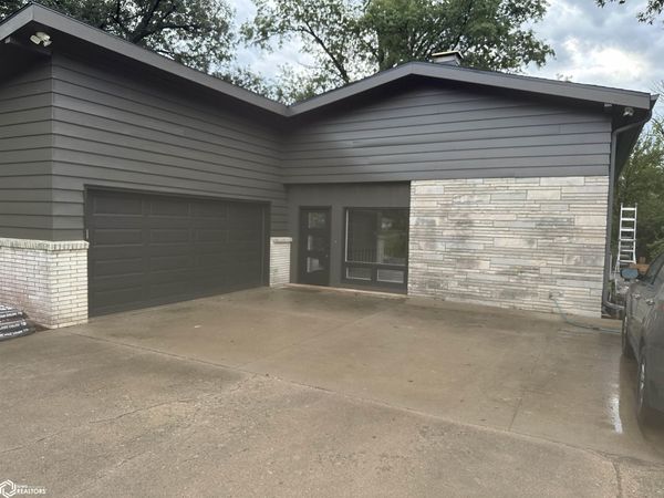 1612 W Lincoln Way, Marshalltown, IA 50158