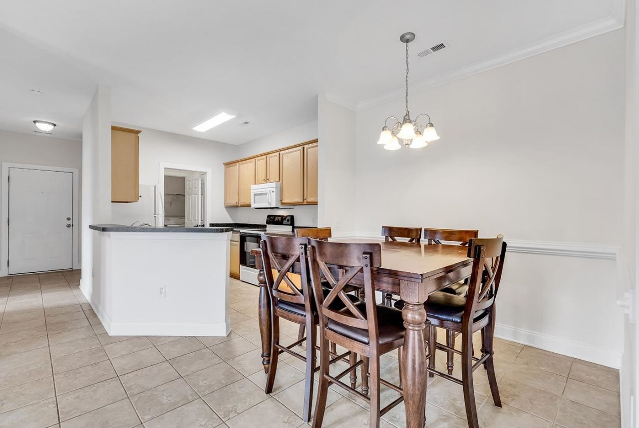 2061 Silvercrest Dr.  Photo 11