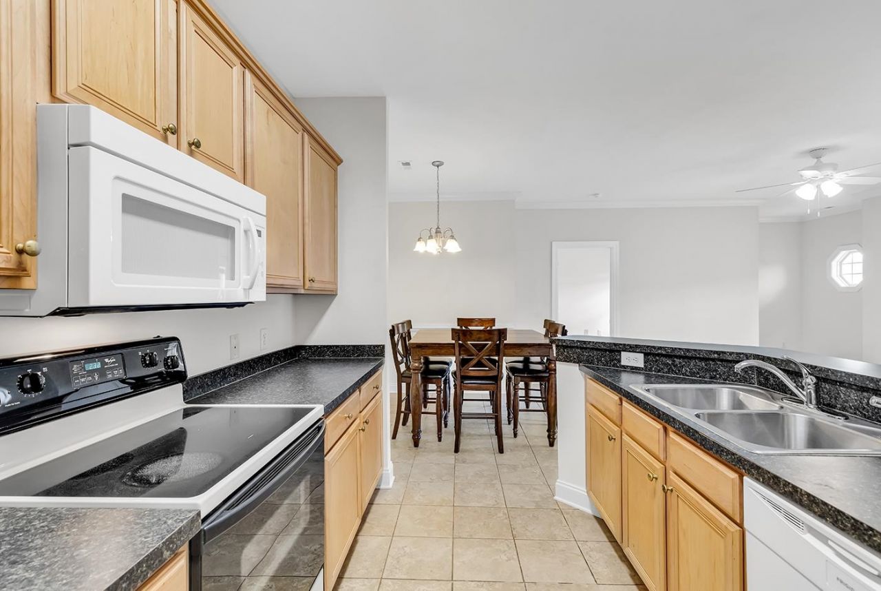 2061 Silvercrest Dr.  Photo 16