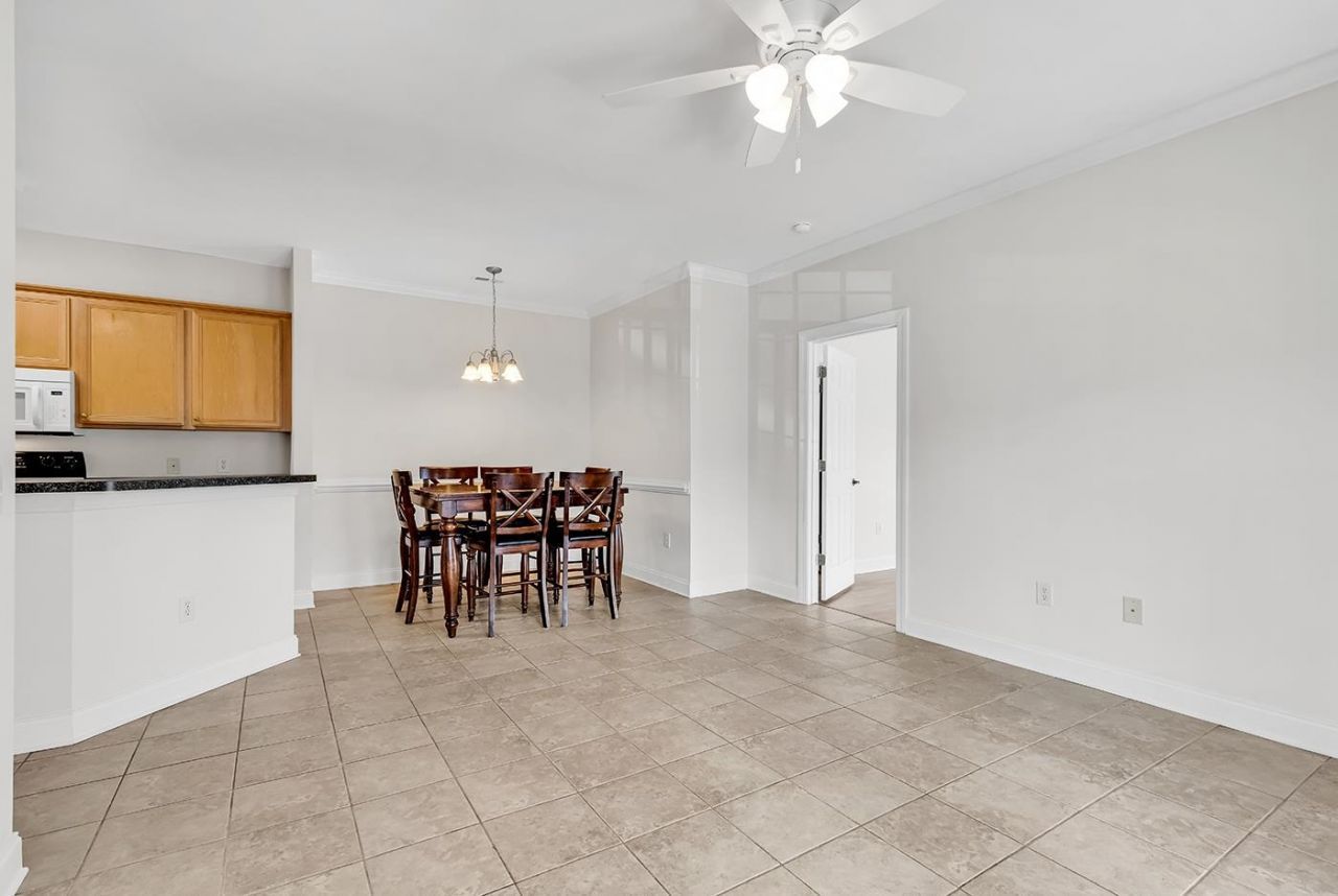 2061 Silvercrest Dr.  Photo 6