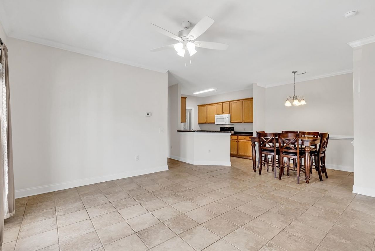 2061 Silvercrest Dr.  Photo 9