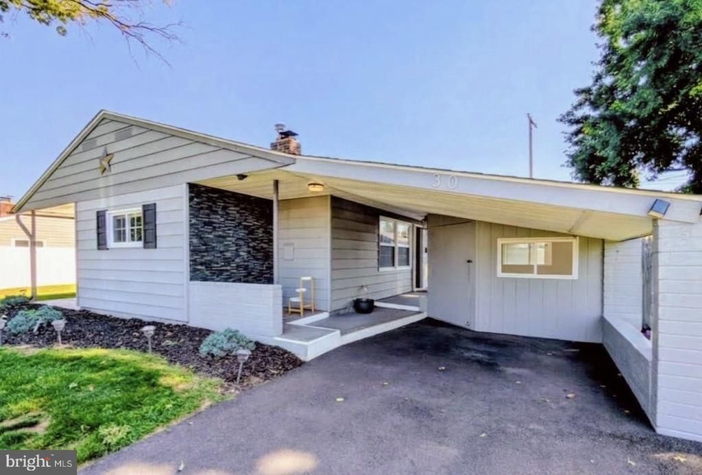 30 FOREST LANE, LEVITTOWN, PA 19055