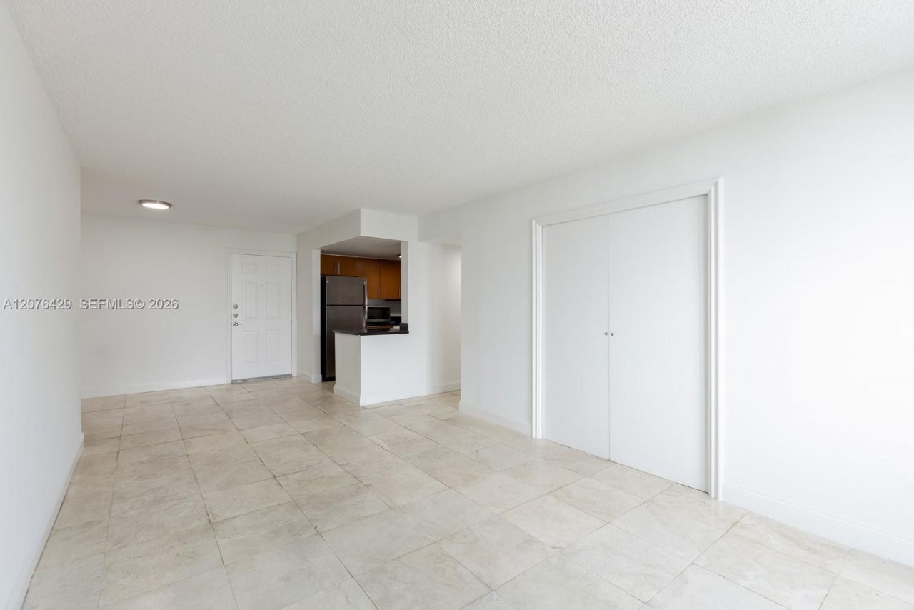 1621 Bay Rd, Unit 604, Miami Beach, FL 33139 Photo