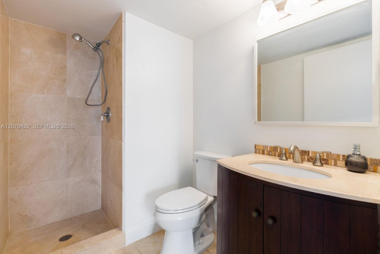 1621 Bay Rd, Unit 604, Miami Beach, FL 33139 Photo
