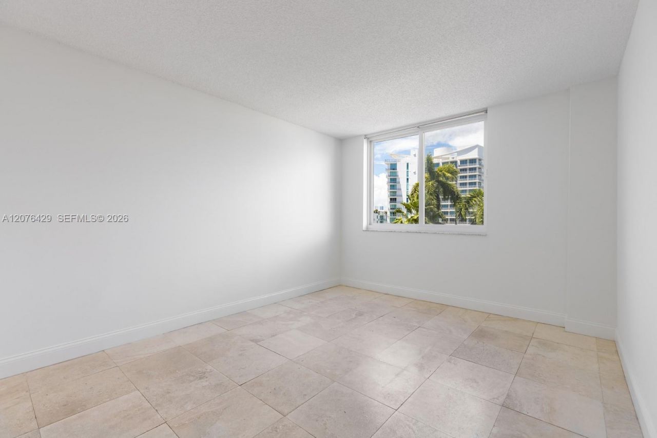 1621 Bay Rd, Unit 604, Miami Beach, FL 33139 Photo
