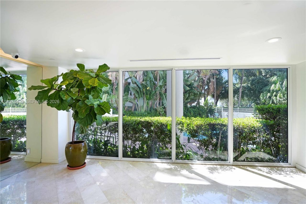 1621 Bay Rd, Unit 604, Miami Beach, FL 33139 Photo