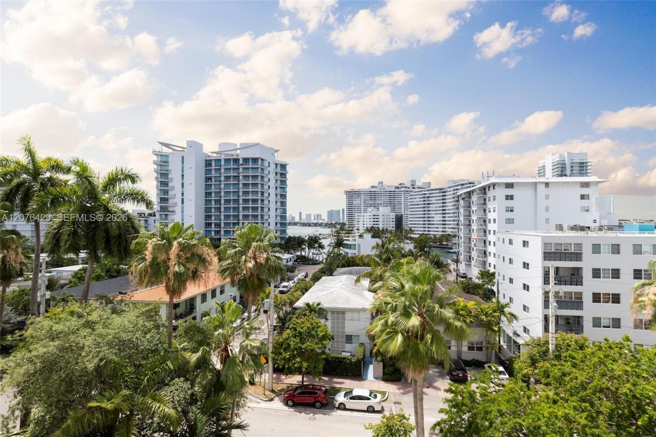 1621 Bay Rd, Unit 604, Miami Beach, FL 33139 Photo