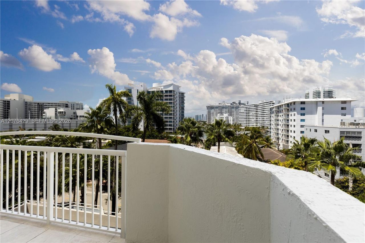1621 Bay Rd, Unit 604, Miami Beach, FL 33139 Photo
