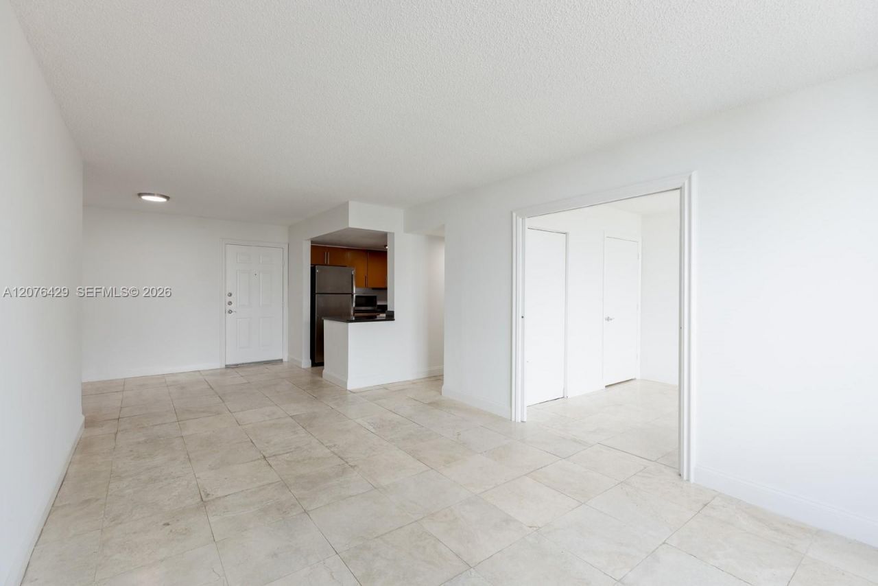 1621 Bay Rd, Unit 604, Miami Beach, FL 33139 Photo